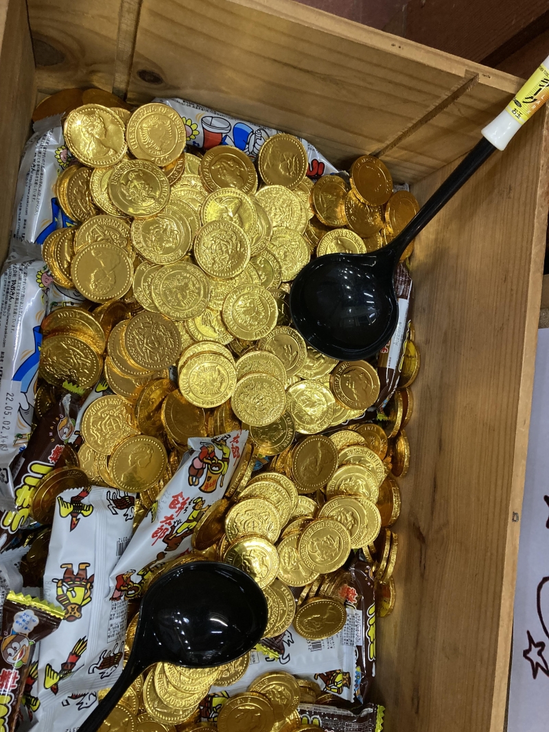 大量の金貨 をご準備してご皆様のご来店をお待ちしています！！